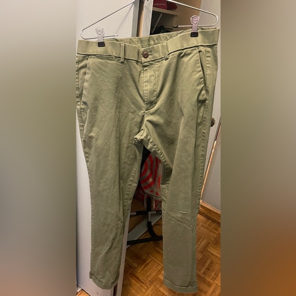 Back-to-School Special; Gently-worn Gap Khakis in Slim fit; W 43, L 32; Green - Picture 2 of 3